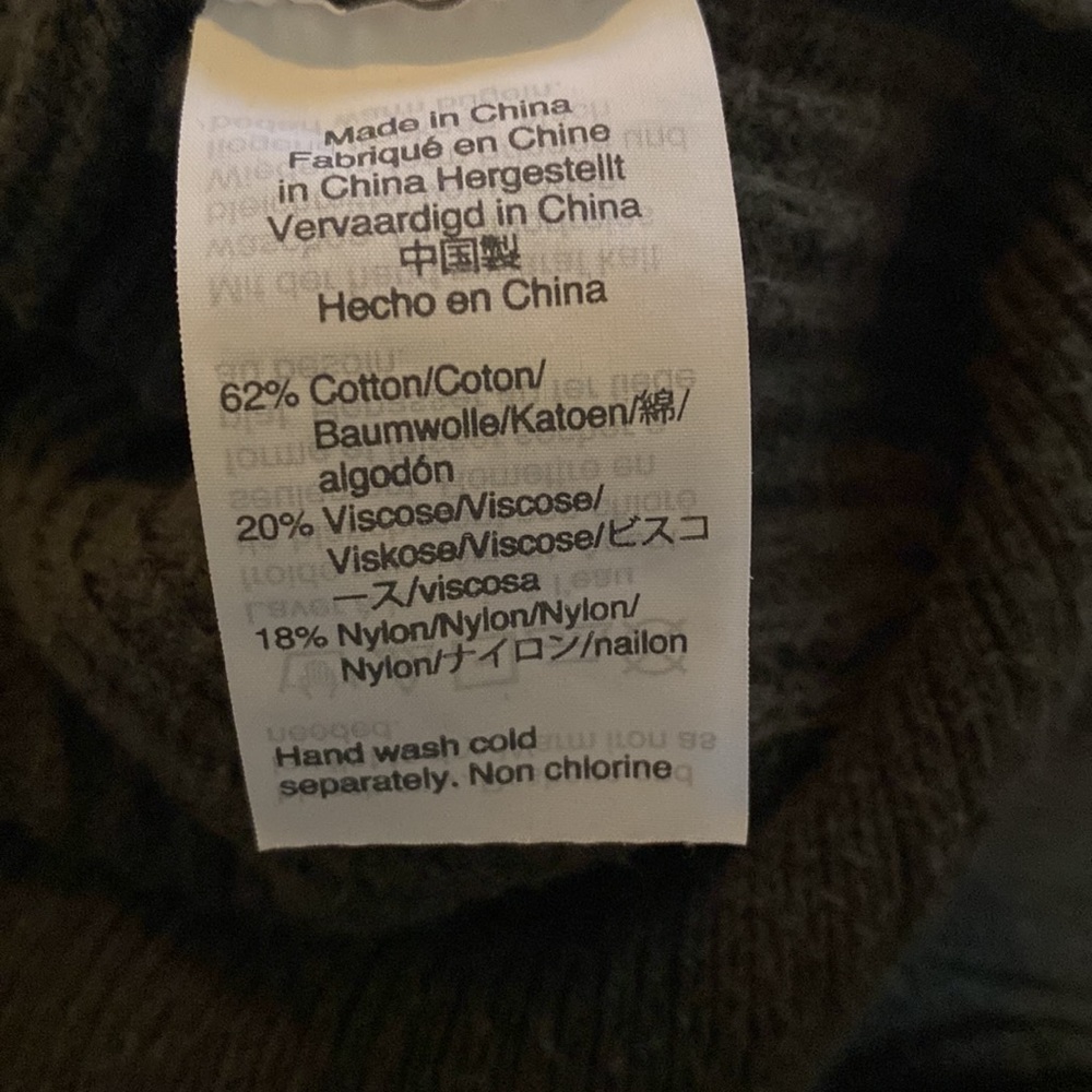 Madewell adorable short sweater with great pockets in front. - Picture 11 of 11